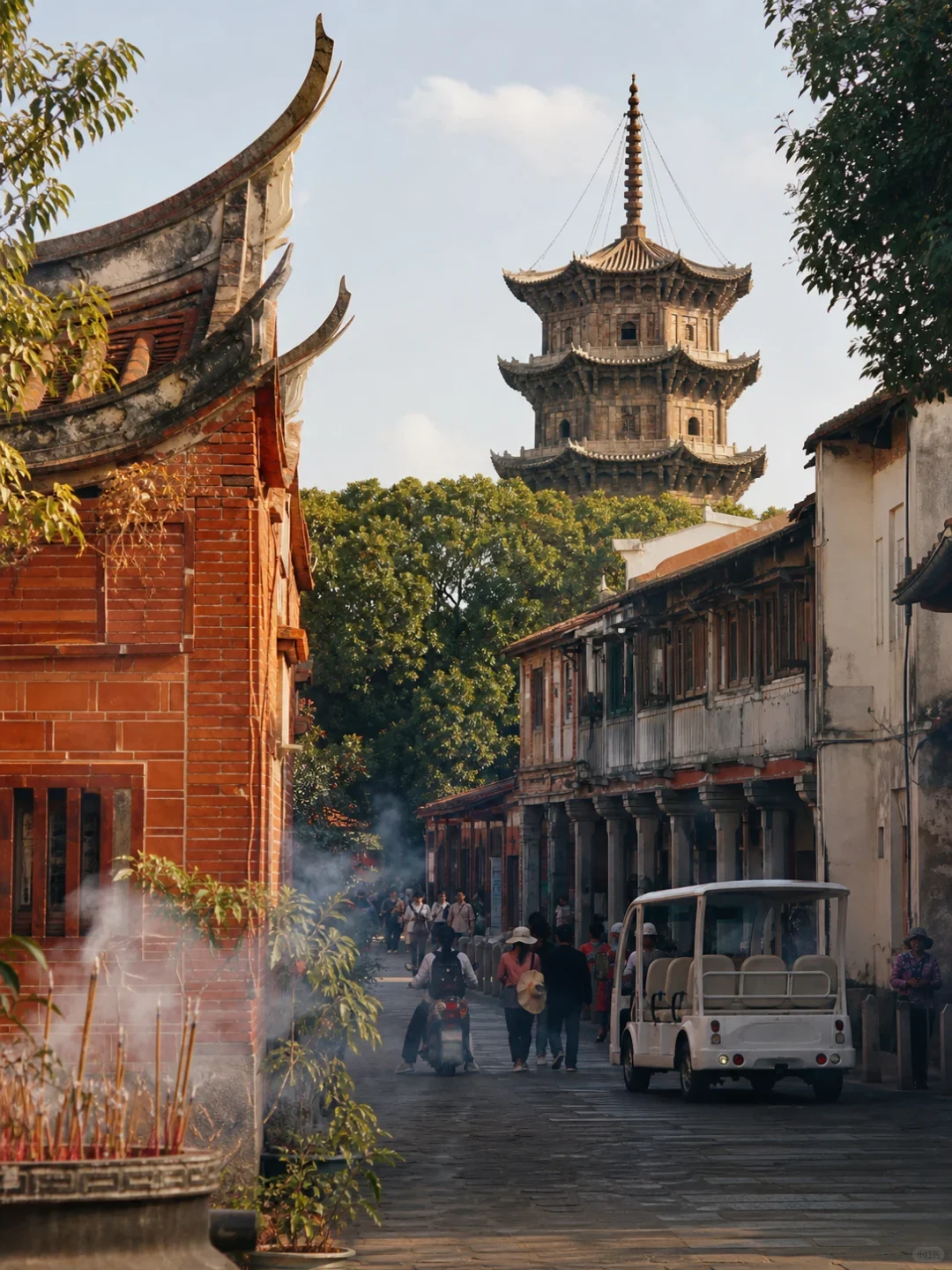 Quanzhou old street and Kaiyuan Temple stone pagoda